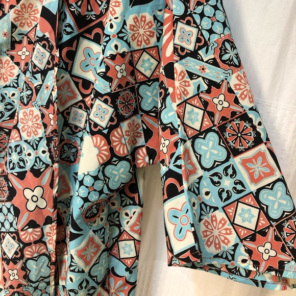 LuLaRoe Lindsey Pastel Multi Pattern Kimono Silky Light | women's size medium - Picture 3 of 6